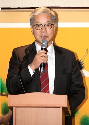 황영기 금융투자협회 회장이 6일 여의도에서 열린 신년기자간담회에서 올해 사업추진 계획을 브리핑하고 있다.<사진=금융투자협회 제공>