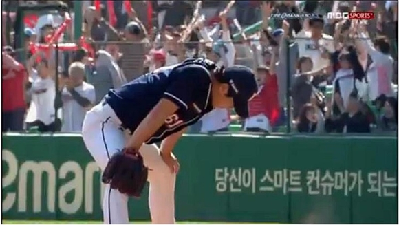 이홍구 2타점 홈런 맞은 뒤 고개 숙이는 두산 선발 함덕주, MBC soprts 캡쳐