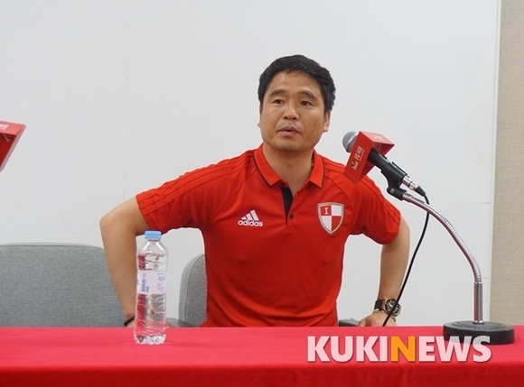 故 조진호 전 감독이 지난해 5월 진행된 FA컵 16강에서 서울전을 승리로 이끈 후 인터뷰하고 있다. ⓒ이다니엘 기자