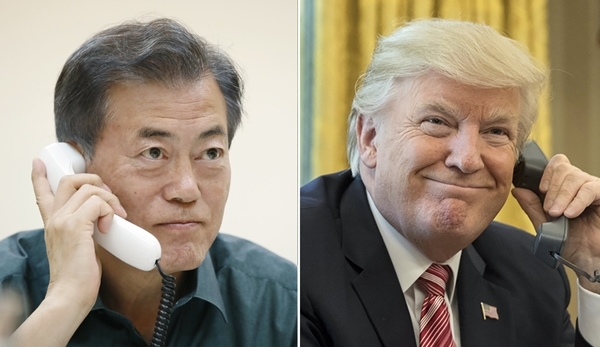 문재인 대통령이 9일 오후 11시20분경 도널드 트럼프 미국 대통령과 통화를 하고 있다. 사진=연합뉴스