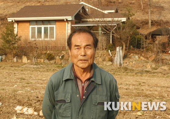 마을 경로당 부지를 선뜻 내놓아 칭송이 자자한 문창주 씨.
