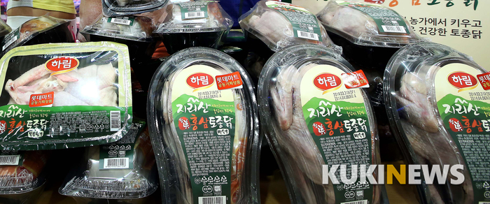 닭고기 전문기업 (주)하림에서 생산하고 있는 토종닭 제품들.