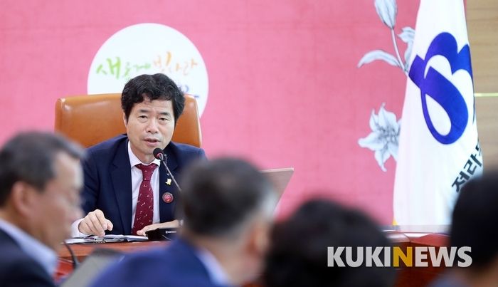김승환 교육감은 일본 현장체험학습 자제 등 '일본 불매운동' 동참을 선언했다. 자료사진.