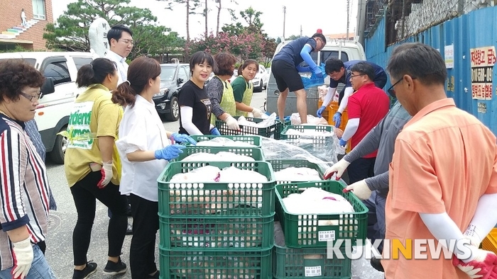 하림이 완주군 고산면에 삼계탕용 냉동닭 4천600마리를 쾌척했다.