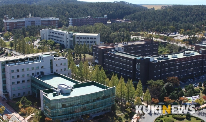 군산대.