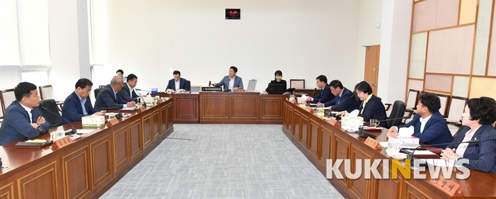 완주군의회 예결위가 구성됐다.
