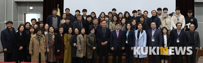 전주교대가 주최한 한·러·일 공동 미래교육 학술대회에 많은 학자들이 모였다.